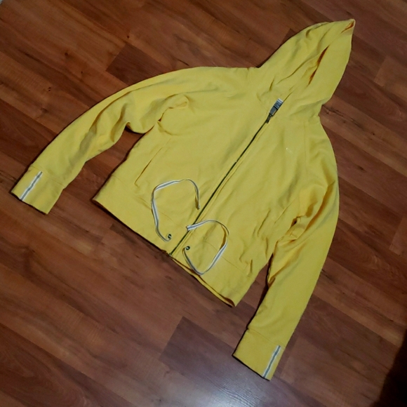 Champion - Picture 2 of 4